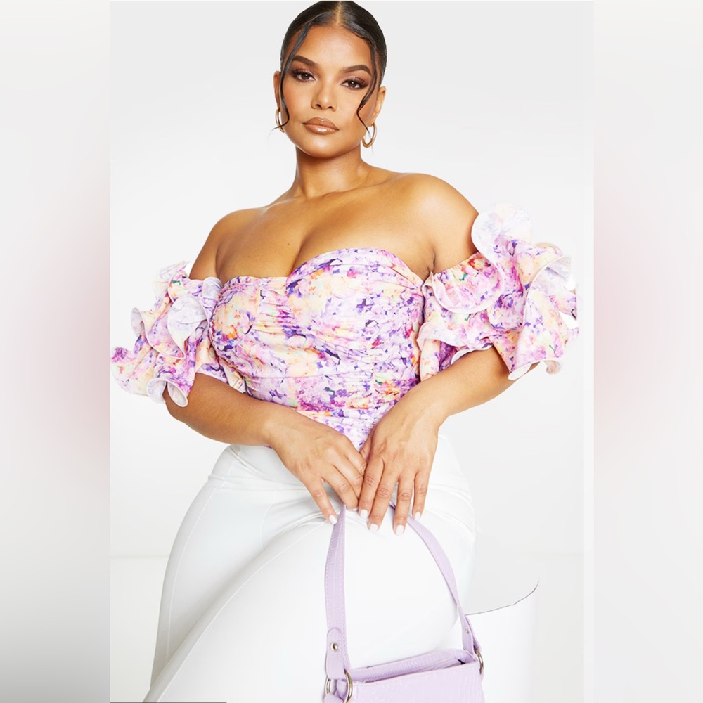 PrettyLittleThing- PLUS LILAC FLORAL PRINT PUFF SLEEVE BARDOT CROP TOP (16)